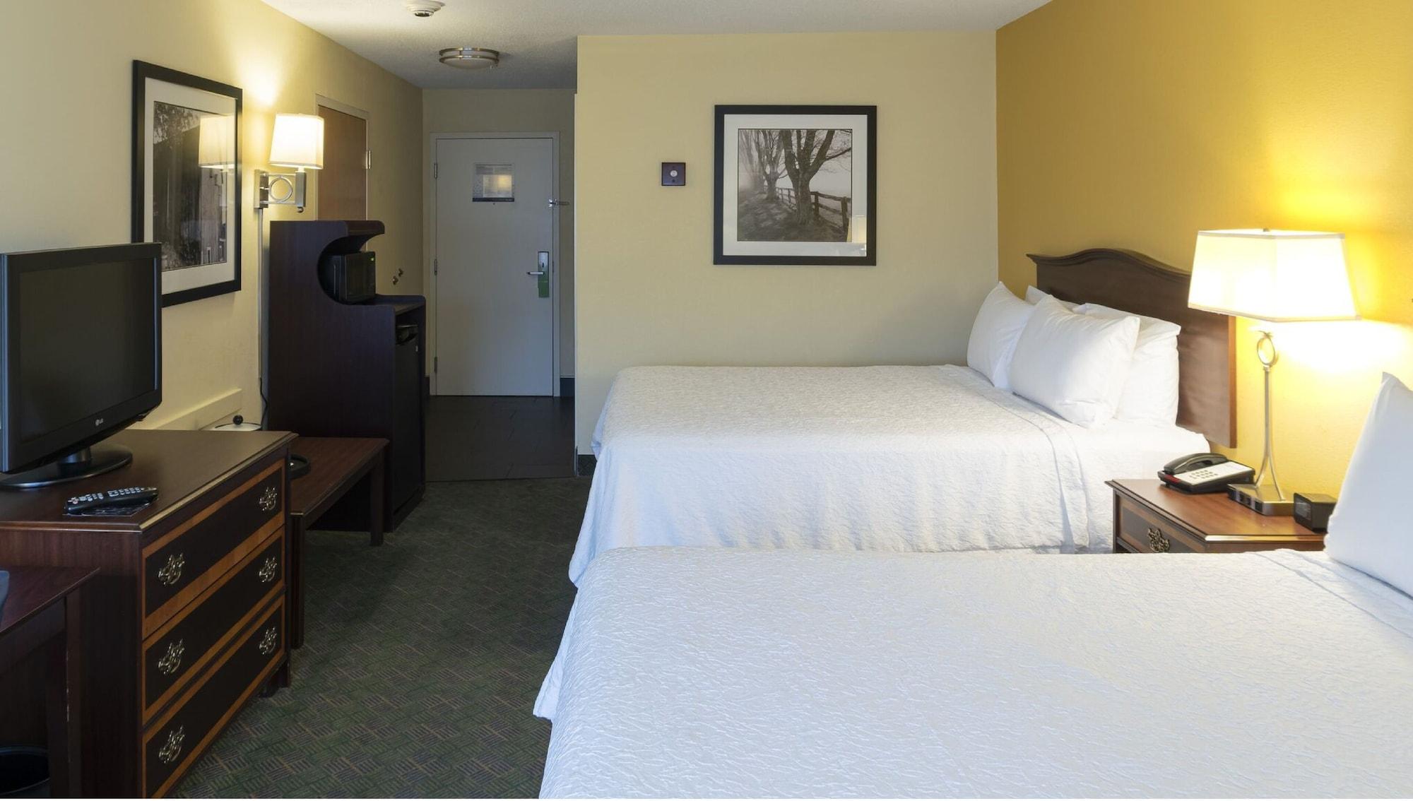 Hampton Inn New Philadelphia Exteriör bild