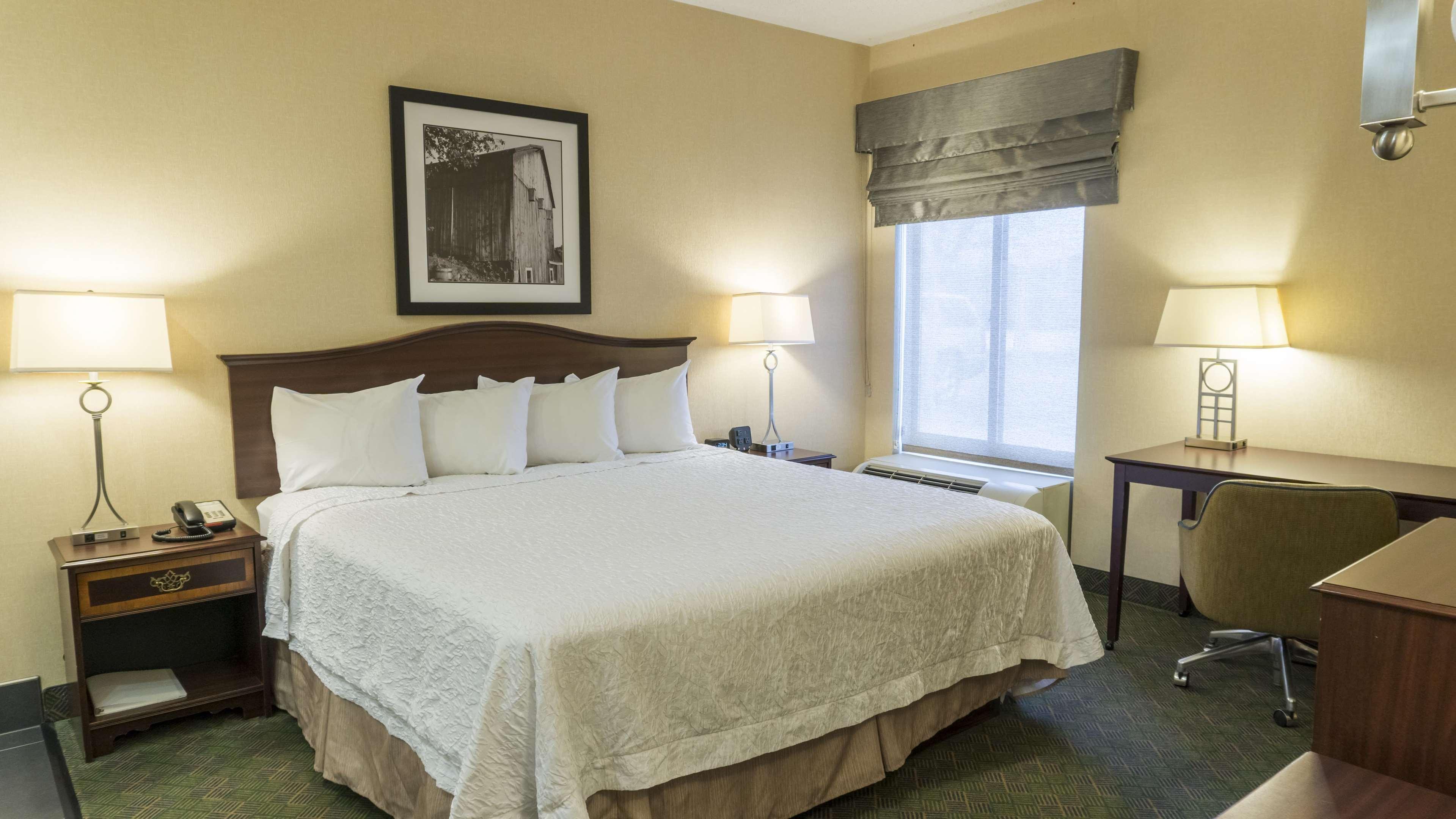Hampton Inn New Philadelphia Exteriör bild