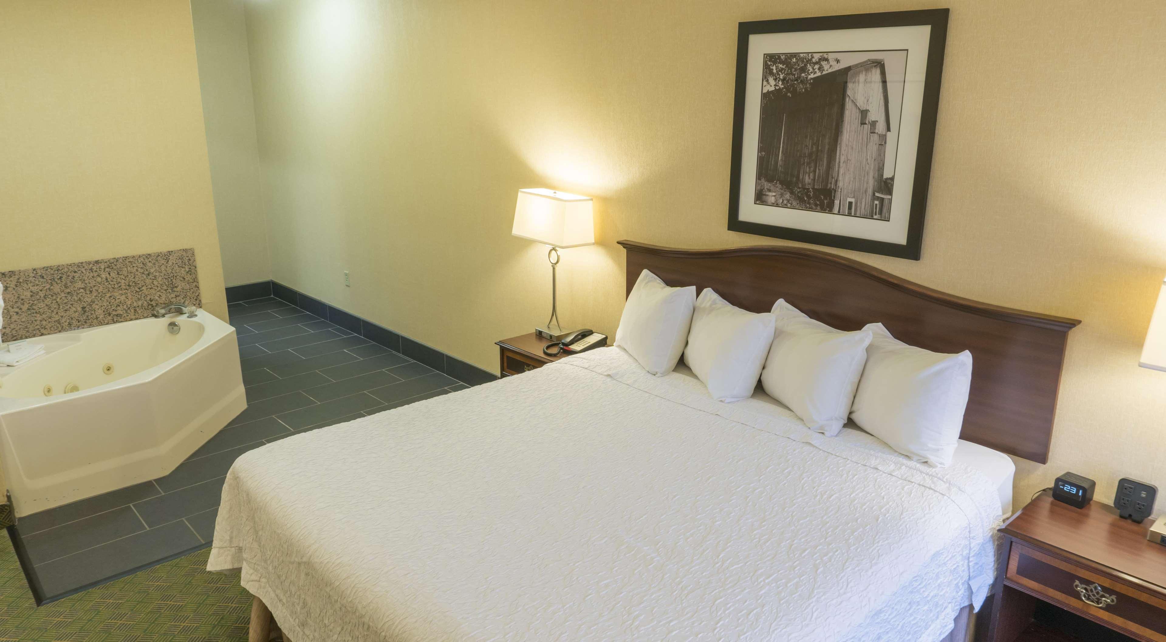 Hampton Inn New Philadelphia Exteriör bild